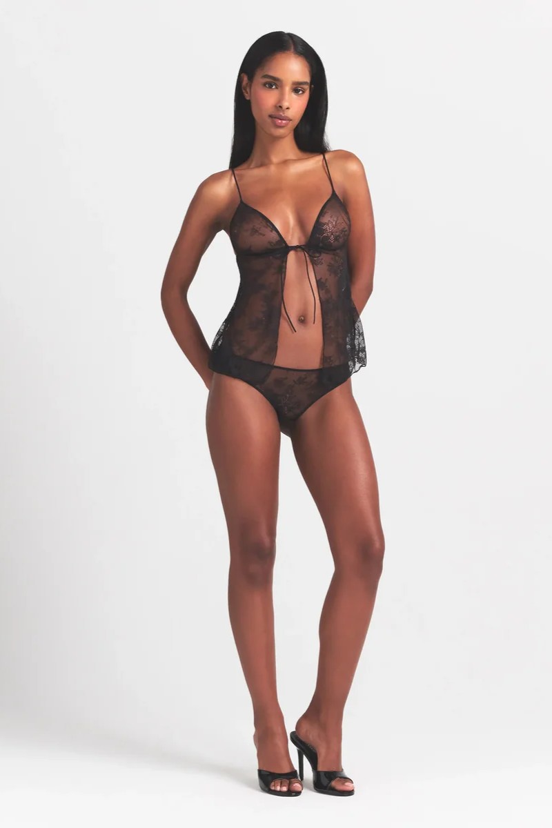 תמונת כל הלוק של PEEK-A-BOO BIKINI